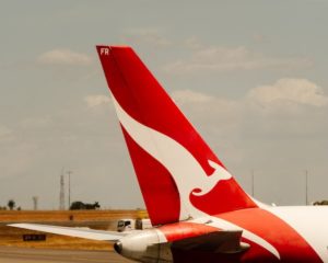 Qantas permite a sus TCPs ir sin tacones ni maquillaje